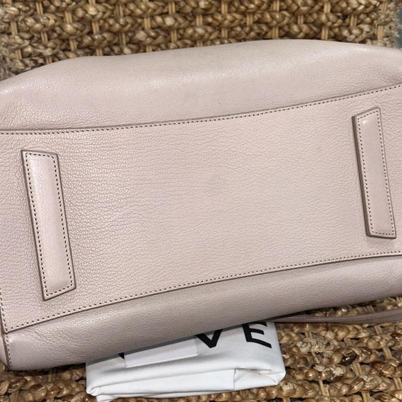 Givenchy Antigona Medium Leather Bag - Picture 3 of 13